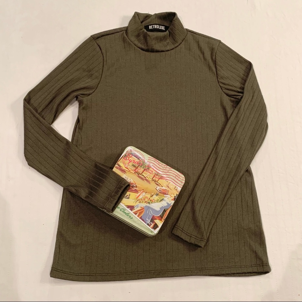 Retroluxe mock neck tee